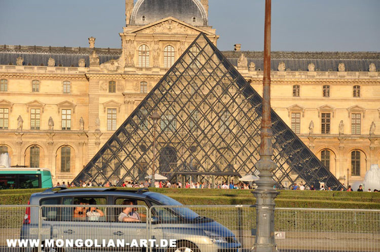 177_pyramide_paris