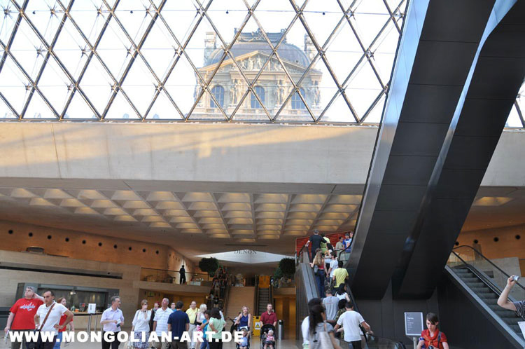 212_pyramide_louvre