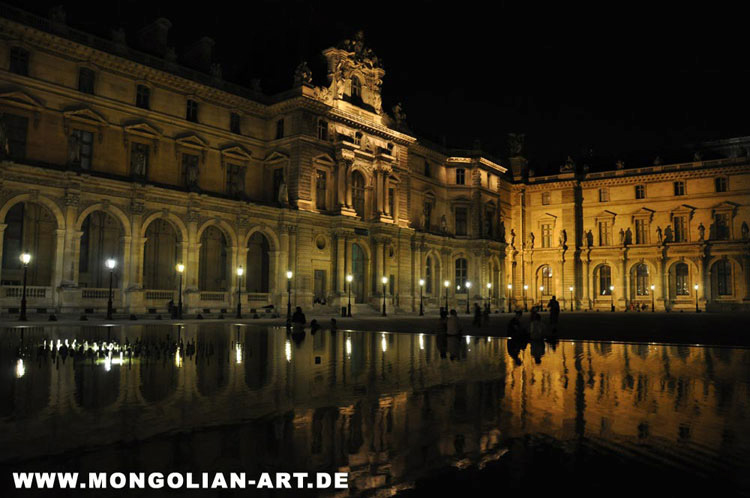 315_pyramide_louvre_paris