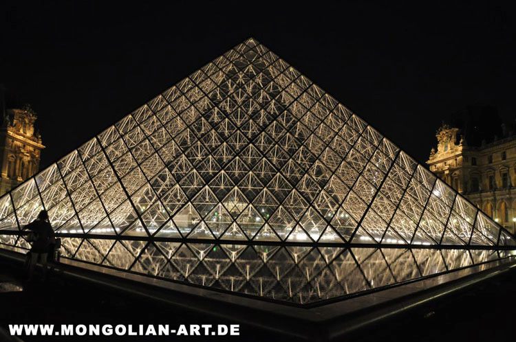 316_pyramide_louvre